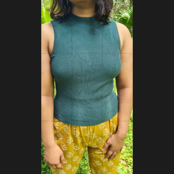 All about oneself Tops - Knitted top in Castleton green